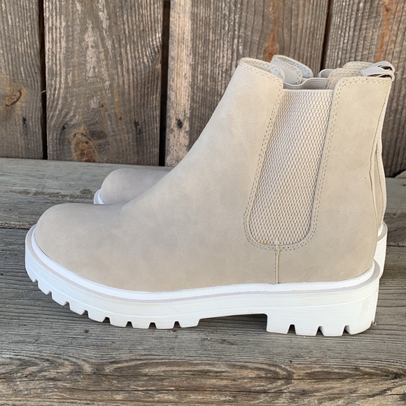 Unr8ed Chelsea Boots - Picture 4 of 7